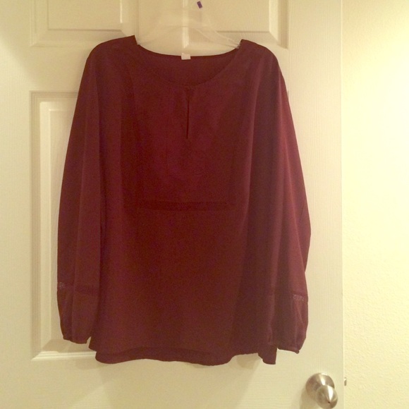 Long sleeve lace detail