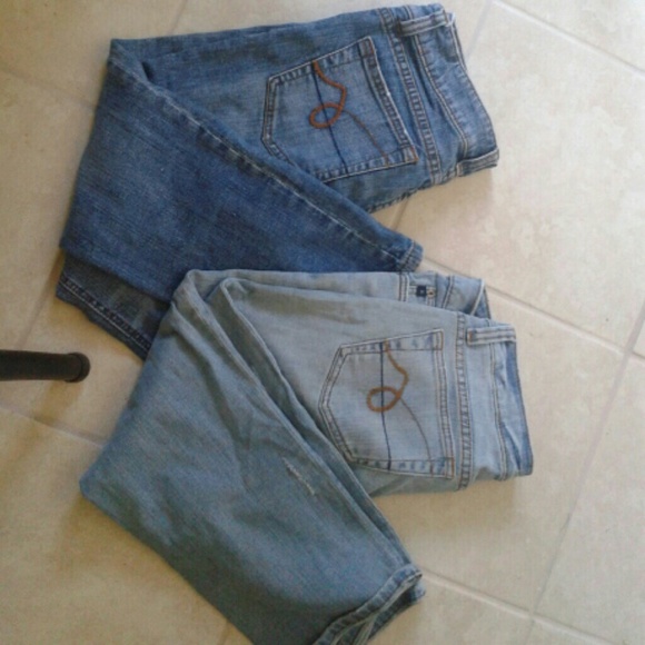2 pairs of refugee Jean capris