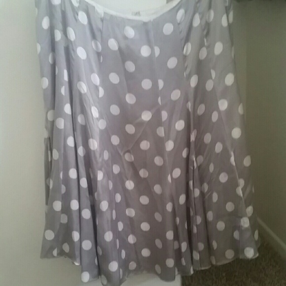 Grey pokie dot skirt