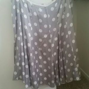 Grey pokie dot skirt