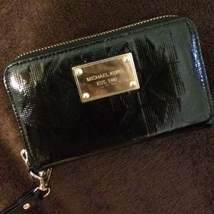 Micheal Kors wristlet
