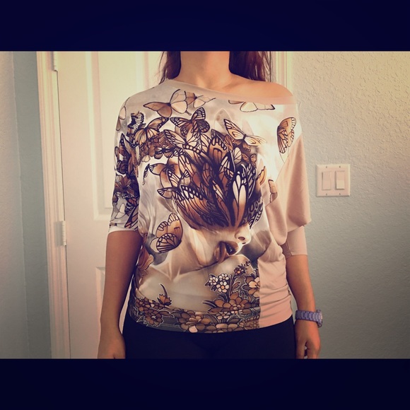 Pretty designed shirt🌸