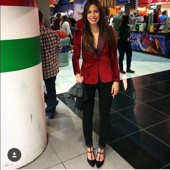 Meet Your Seller! 😘 - Picture 4 of 4