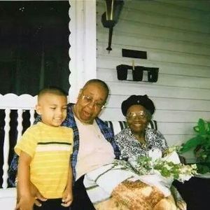 Meet your Posher, Moni