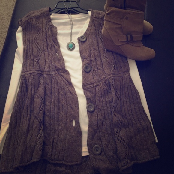 Loose fitting cable knit sweater vest