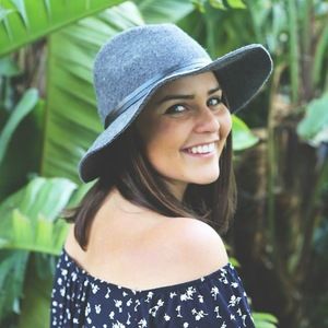 Meet your Posher, Becca