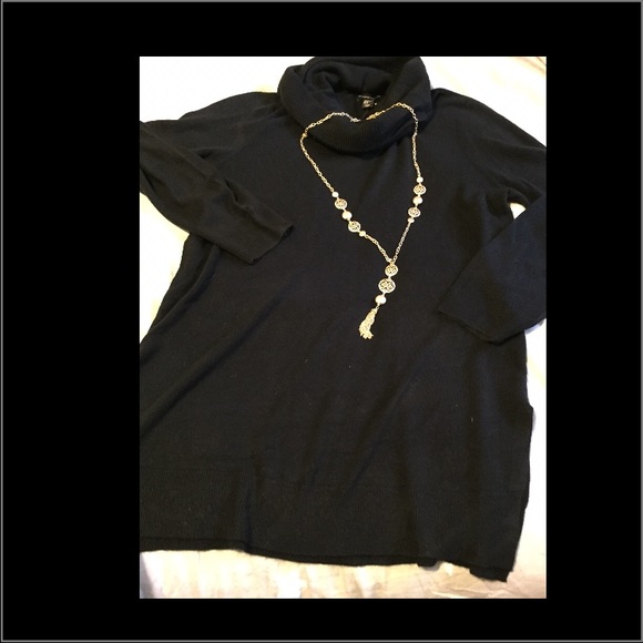 Black mushy sweater 🍁 - Picture 3 of 4