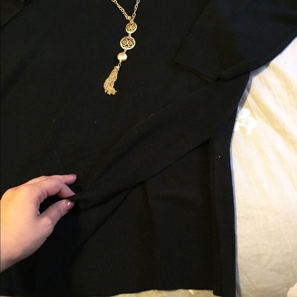 Black mushy sweater 🍁 - Picture 2 of 4