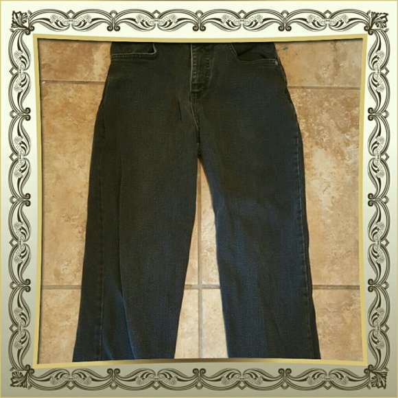 FLASH SALE! GLORIA VANDERBILT JEANS