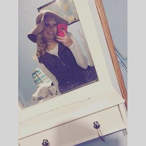 Meet your Posher, Hailey