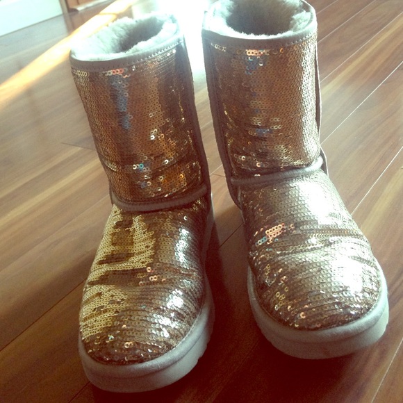 Size 7 sequined Ugg boots
