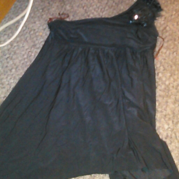 A top with one strap black for women.