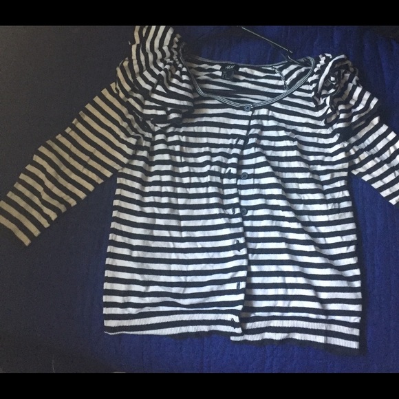 Black and White Stripped Ruffle Shoulder Sweater