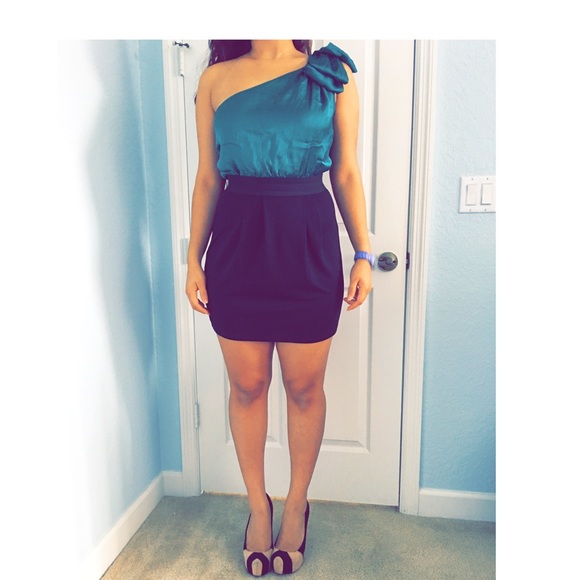 Cute green and black dress 💚