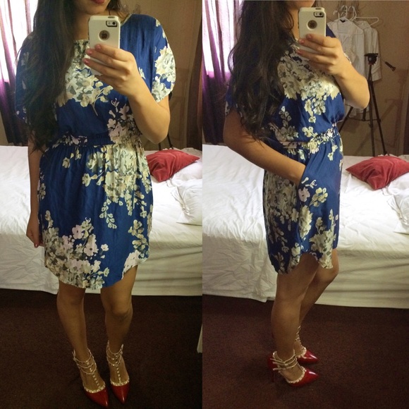 🎉SOLD Silky floral Dress Size M🎉 - Picture 2 of 2
