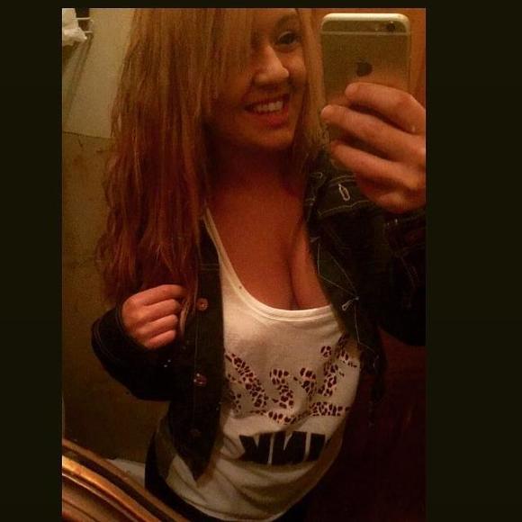 Meet your Posher, Danielle - Picture 1 of 1