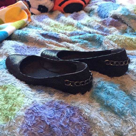 Edgy Black Snakeskin Flats
