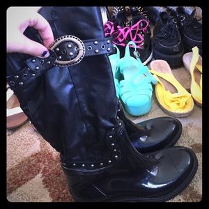 Black rainboots