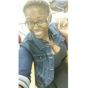 Meet your Posher, Monique