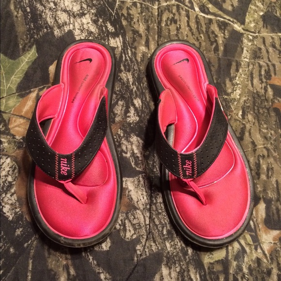 Nike flip flops