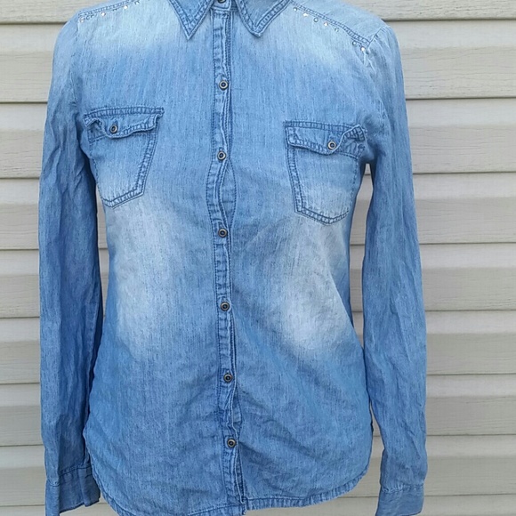 Long sleeve button up denim shirt