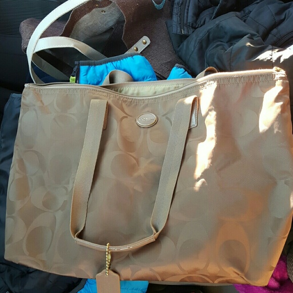 Authentic Coach tote with snap on toiletry bag ins