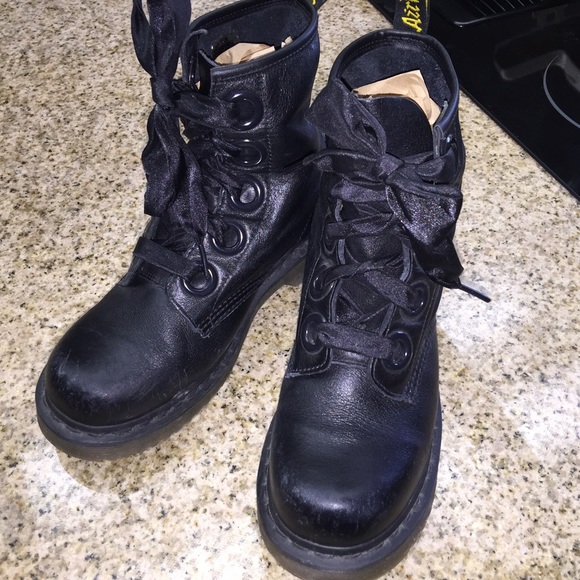 Dr Martens Ribbon Laced boots ~RARE~