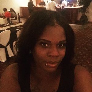 Meet your Posher, Raquel