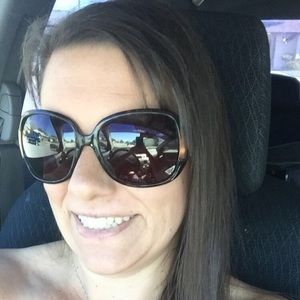 Meet your Posher, Alissa