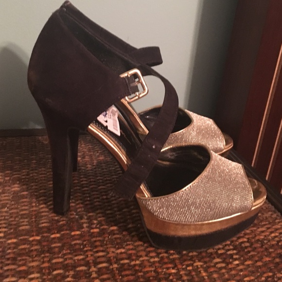 Heels - Picture 2 of 3