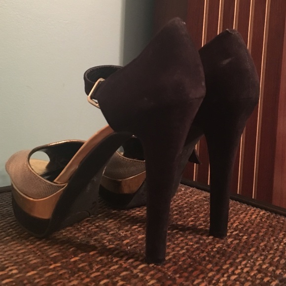 Heels - Picture 3 of 3