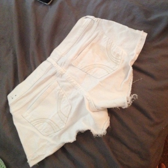 white hollister shorts - Picture 2 of 3