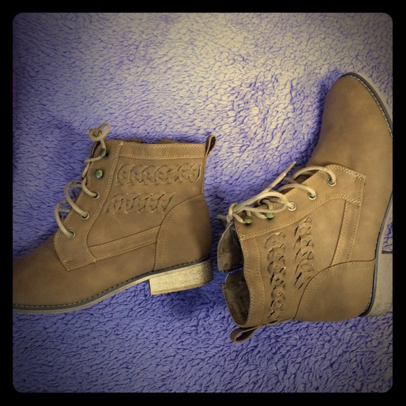 Braided brown ankle boots