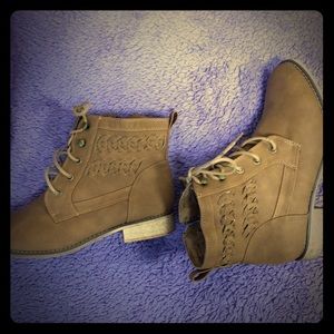 Braided brown ankle boots
