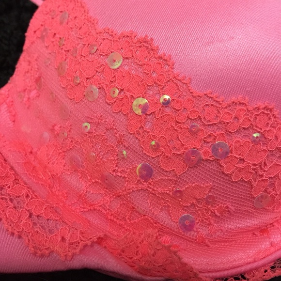 Victoria's Secret very sexy push-up bra - Picture 2 of 3