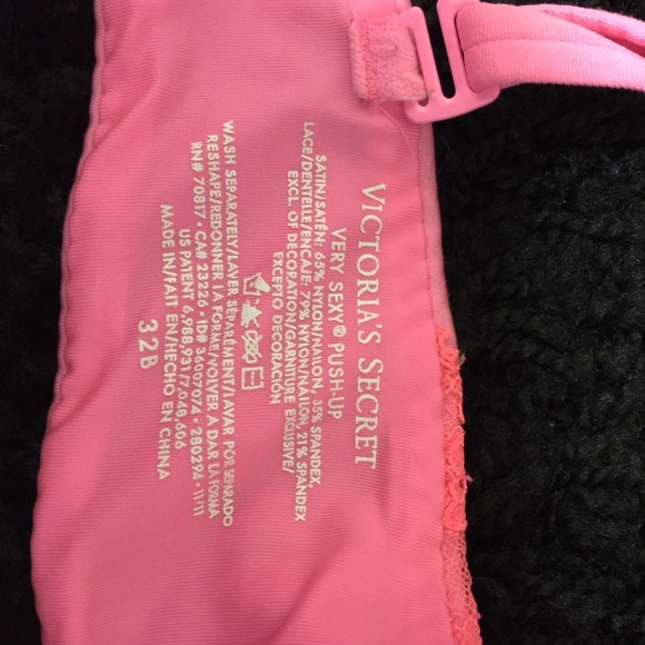 Victoria's Secret very sexy push-up bra - Picture 3 of 3