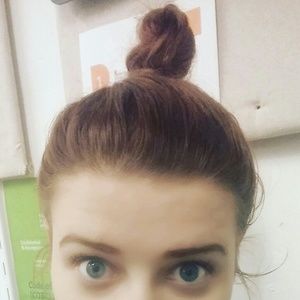 Meet your Posher, Caitlin