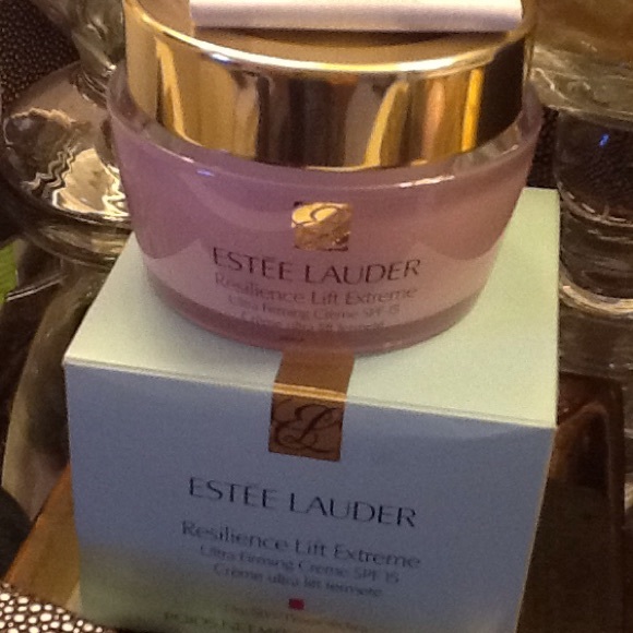 Estée Lauder Resillient Lift Cream