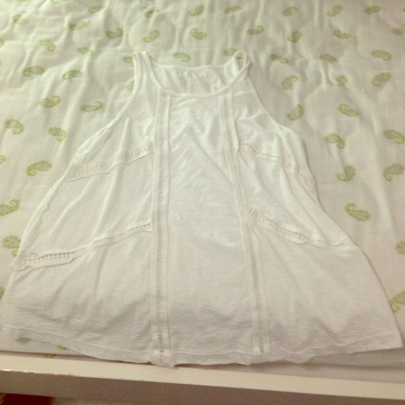 Old navy white shirt with "woven" lines on it