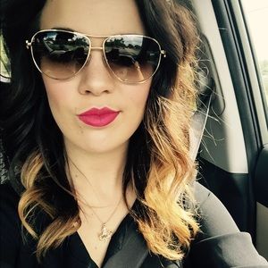 Meet your Posher, Savannah