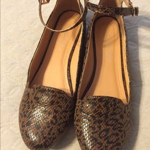 Leopard flats from Cold Water Creek!