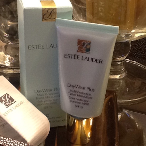 Sealed Estée Lauder Daywear tinted Moisturizer BB