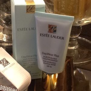 Sealed Estée Lauder Daywear tinted Moisturizer BB