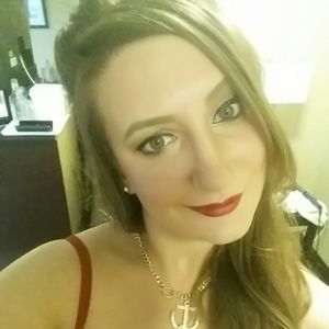 Meet your Posher, Larissa