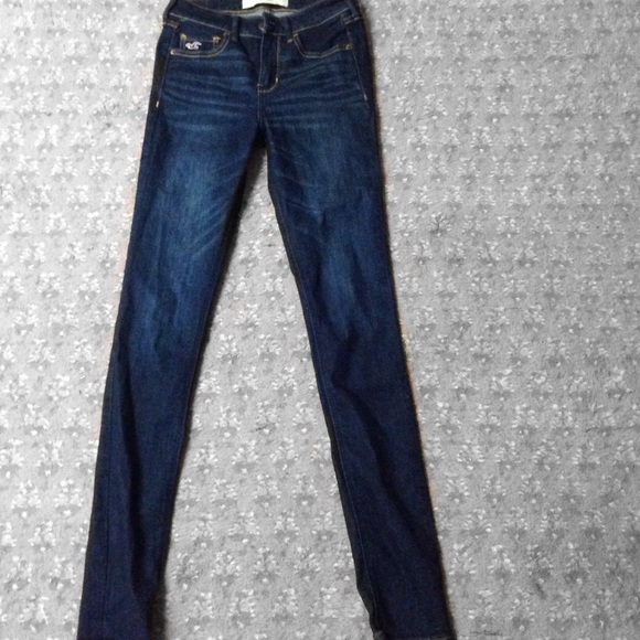 Dark wash skinny jeans
