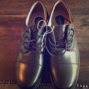Brand new men's dress shoes
