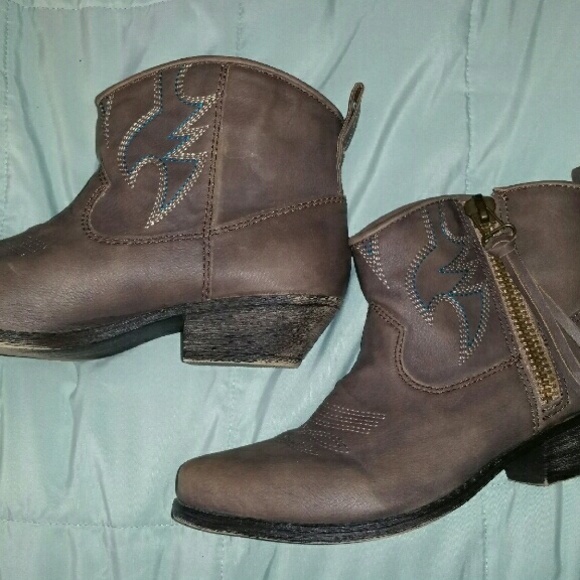 NWOT Big Buddha Wylan Faux Leather Ankle Boots