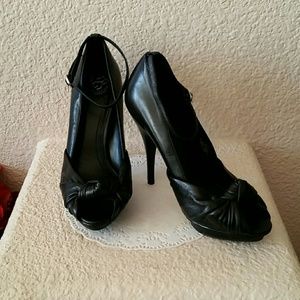 BCBGENERATION black ankle strap heels