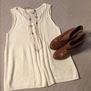 🎉ONE DAY SALE!🎉Cream Sweater vest tunic!
