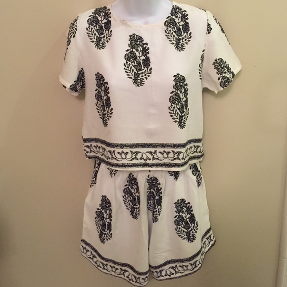 Matching top and bottom - Picture 2 of 3